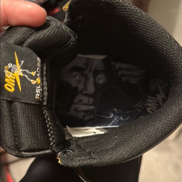 Men's 8.5 Omi reloaded Kobe championship sneakers/ laker color way - Picture 6 of 7